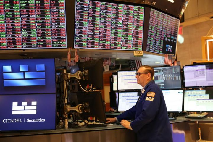 Berita Saham Federal Reserve Tahan Suku Bunga Wall Street